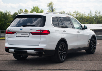 Подержанный автомобиль BMW X7 2019 года (5 фото)