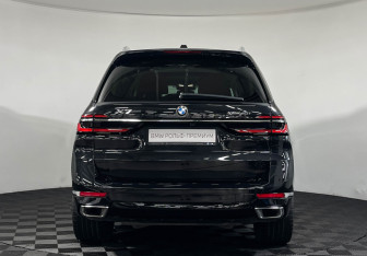 Подержанный автомобиль BMW X7 2022 года (4 фото)