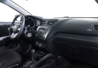Подержанный автомобиль Kia Rio Hatchback 2012 года (9 фото)