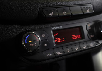 Подержанный автомобиль Kia Ceed Hatchback 2015 года (17 фото)