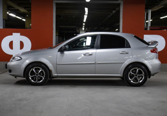 Подержанный автомобиль Chevrolet Lacetti Hatchback 2010 года (8 фото)