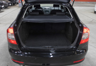 Подержанный автомобиль Skoda Octavia Liftback 2013 года (10 фото)