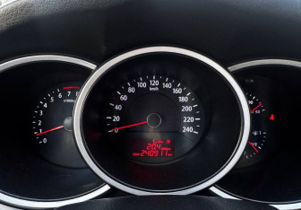 Подержанный автомобиль Kia Sorento 2012 года (12 фото)