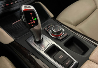 Подержанный автомобиль BMW X6 2010 года (16 фото)