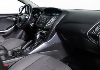 Подержанный автомобиль Ford Focus Sedan 2013 года (10 фото)