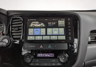 Подержанный автомобиль Mitsubishi Outlander 2022 года (17 фото)