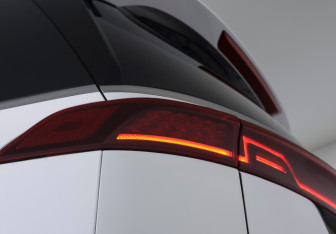 Подержанный автомобиль Kia Carnival 2023 года (26 фото)