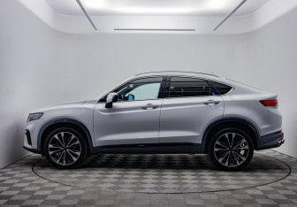 Подержанный автомобиль Geely Tugella 2022 года (8 фото)