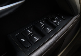 Подержанный автомобиль Volvo XC70 2011 года (19 фото)