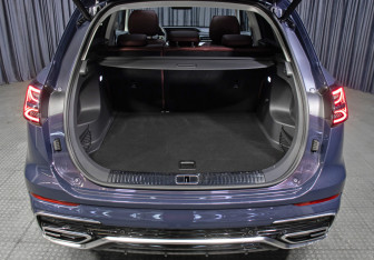 Подержанный автомобиль Hongqi HS5 2023 года (10 фото)