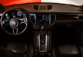Подержанный автомобиль Porsche Macan 2015 года (11 фото)