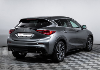 Подержанный автомобиль Infiniti Q30 2017 года (5 фото)