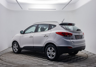 Подержанный автомобиль Hyundai ix35 2012 года (7 фото)