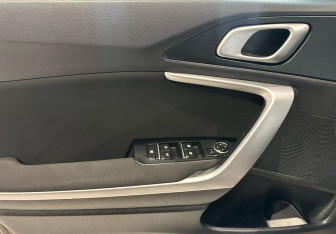 Подержанный автомобиль Kia Ceed Wagon 2019 года (15 фото)
