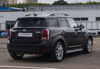 Подержанный автомобиль MINI Countryman 2020 года (11 фото)