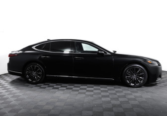 Подержанный автомобиль Lexus LS 2018 года (4 фото)