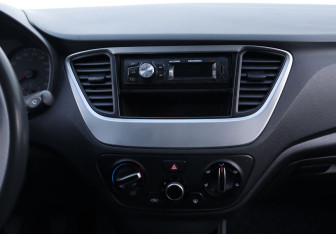 Подержанный автомобиль Hyundai Solaris Sedan 2017 года (16 фото)