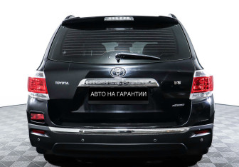 Подержанный автомобиль Toyota Highlander 2013 года (6 фото)