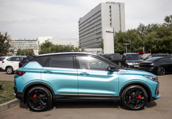 Подержанный автомобиль Geely Coolray 2024 года (3 фото)