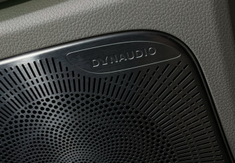 Подержанный автомобиль Voyah Dream 2024 года (19 фото)