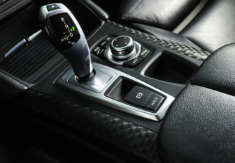 Подержанный автомобиль BMW X6 2013 года (18 фото)