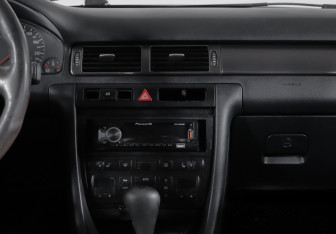 Подержанный автомобиль Audi A6 Wagon 1999 года (13 фото)