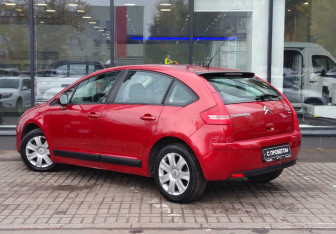 Подержанный автомобиль Citroen C4 Hatchback 2010 года (6 фото)