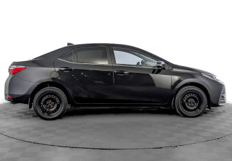 Подержанный автомобиль Toyota Corolla Sedan 2018 года (4 фото)