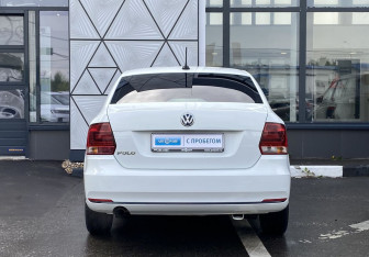 Подержанный автомобиль Volkswagen Polo Sedan 2017 года (6 фото)