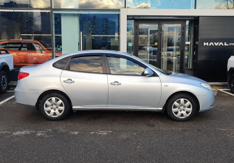 Подержанный автомобиль Hyundai Elantra Sedan 2008 года (4 фото)