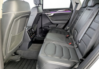 Подержанный автомобиль Volkswagen Touareg 2020 года (12 фото)