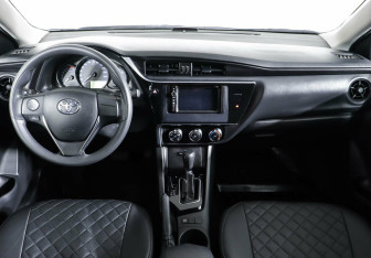 Подержанный автомобиль Toyota Corolla Sedan 2016 года (11 фото)