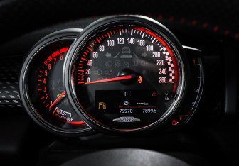 Подержанный автомобиль MINI Hatch 2018 года (16 фото)