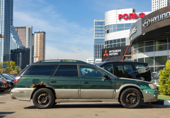 Подержанный автомобиль Subaru Outback Wagon 2000 года (3 фото)