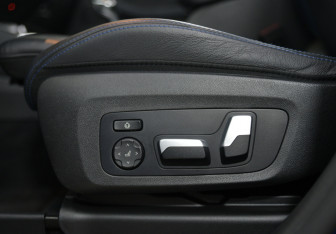 Подержанный автомобиль BMW X3 2021 года (16 фото)