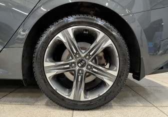 Подержанный автомобиль Kia K5 2021 года (27 фото)