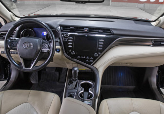 Подержанный автомобиль Toyota Camry Sedan 2018 года (14 фото)
