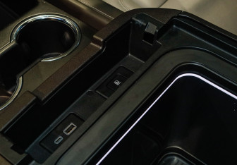 Подержанный автомобиль Chevrolet Tahoe 2023 года (24 фото)