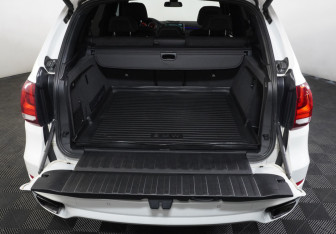 Подержанный автомобиль BMW X5 2015 года (9 фото)