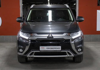 Подержанный автомобиль Mitsubishi Outlander 2020 года (2 фото)