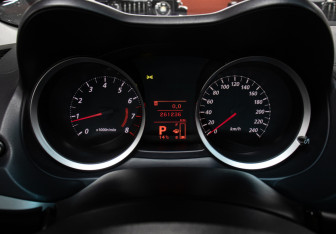 Подержанный автомобиль Mitsubishi Lancer Sedan 2011 года (13 фото)