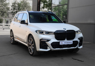 Подержанный автомобиль BMW X7 2020 года (3 фото)