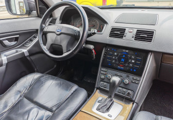 Подержанный автомобиль Volvo XC90 2010 года (10 фото)