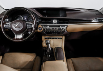 Подержанный автомобиль Lexus ES 2016 года (12 фото)