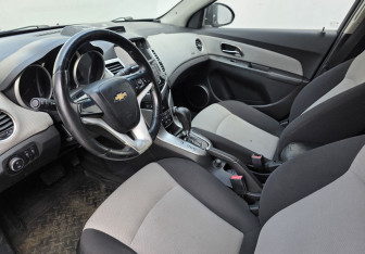 Подержанный автомобиль Chevrolet Cruze Sedan 2011 года (9 фото)