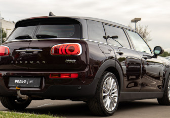 Подержанный автомобиль MINI Clubman Wagon 2017 года (22 фото)