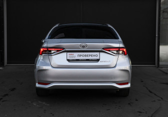 Подержанный автомобиль Toyota Corolla Sedan 2022 года (5 фото)
