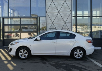 Подержанный автомобиль Mazda 3 Sedan 2011 года (8 фото)