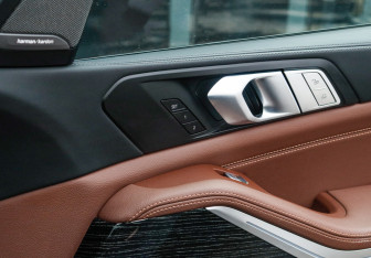 Подержанный автомобиль BMW X7 2021 года (11 фото)