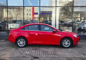 Подержанный автомобиль Chevrolet Cruze Sedan 2012 года (4 фото)
